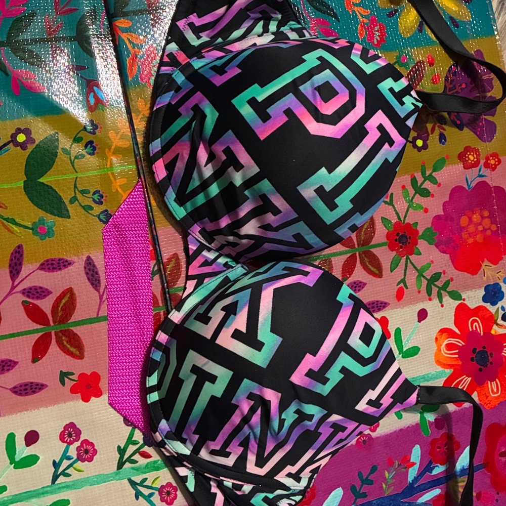 36DD Victoria’s Secret wear everywhere push up bra by Pink